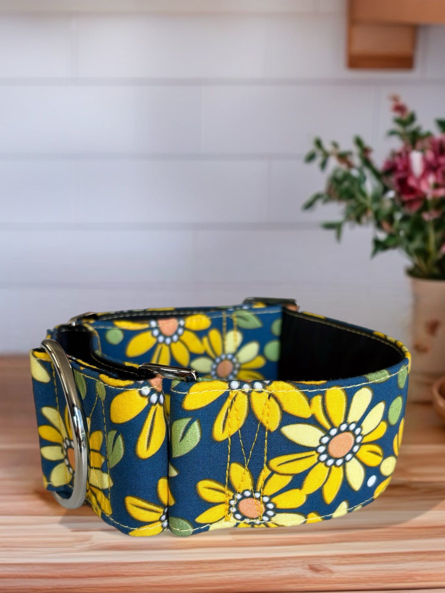 Retro daisy Martingale collar daisies on teal 50 & 38mm width