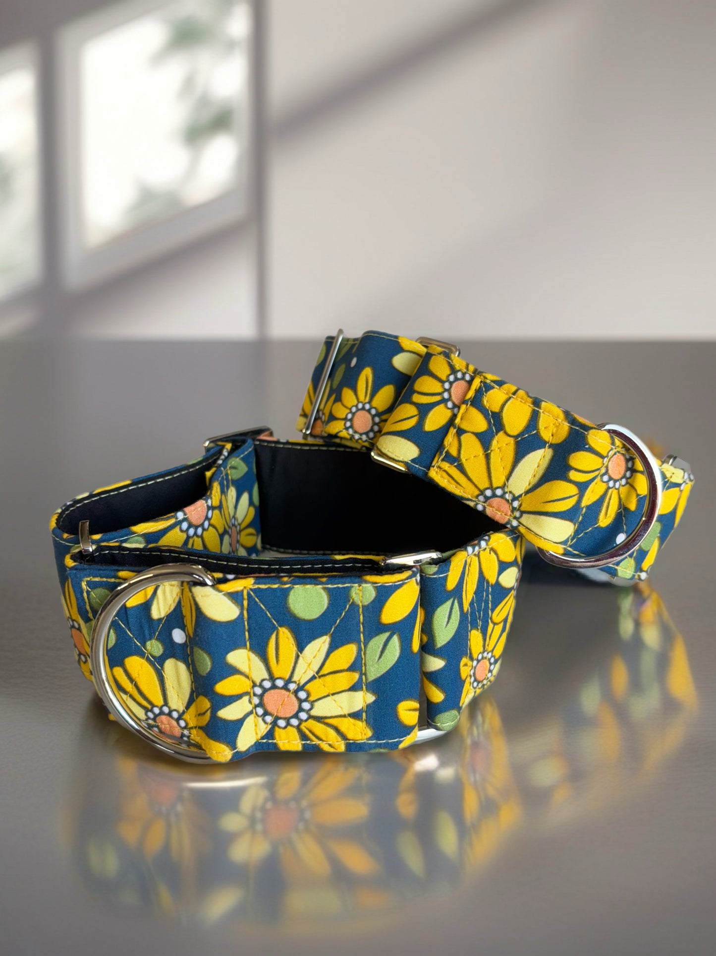 Retro daisy Martingale collar daisies on teal 50 & 38mm width