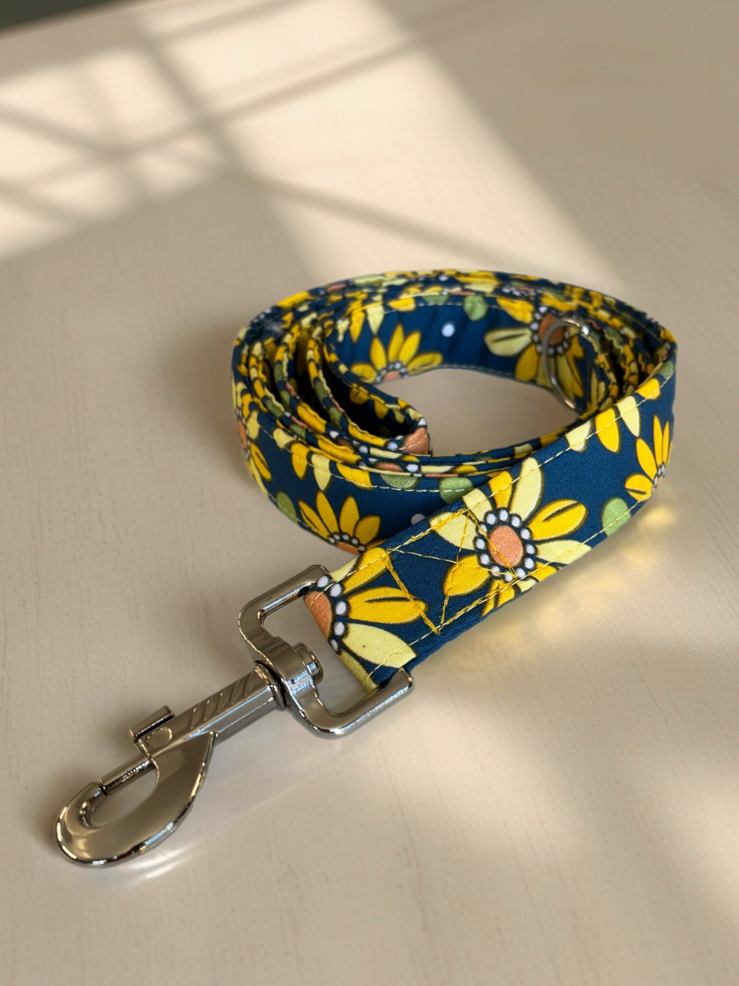 Retro daisy Martingale collar daisies on teal 50 & 38mm width