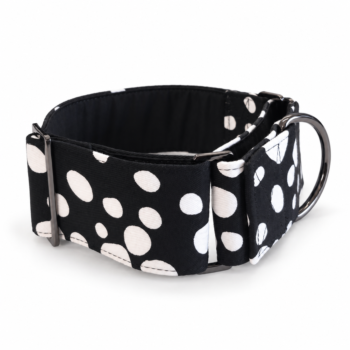 Spots of style greyhound martingale