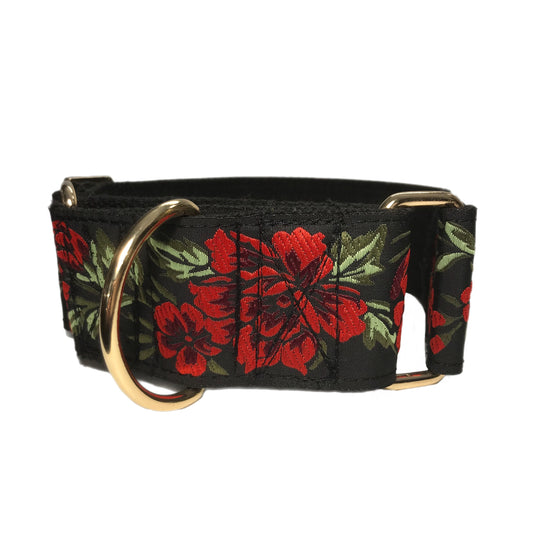 Large martingale collar for the bigger dogs! Beautiful red floral on black