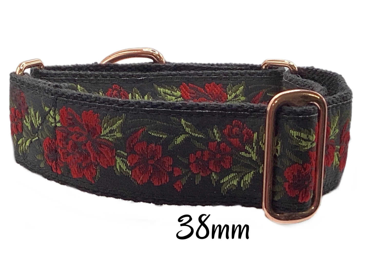 Large martingale collar for the bigger dogs! Beautiful red floral on black