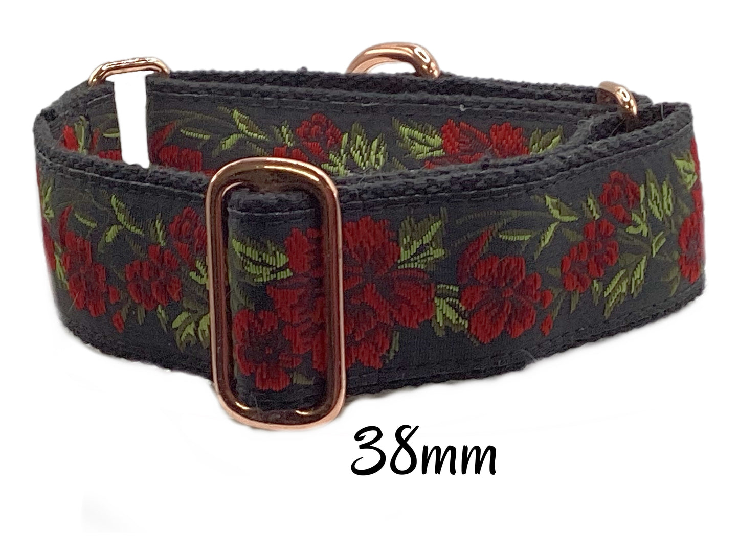 Large martingale collar for the bigger dogs! Beautiful red floral on black